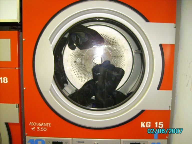 DIGITAL CAMERA